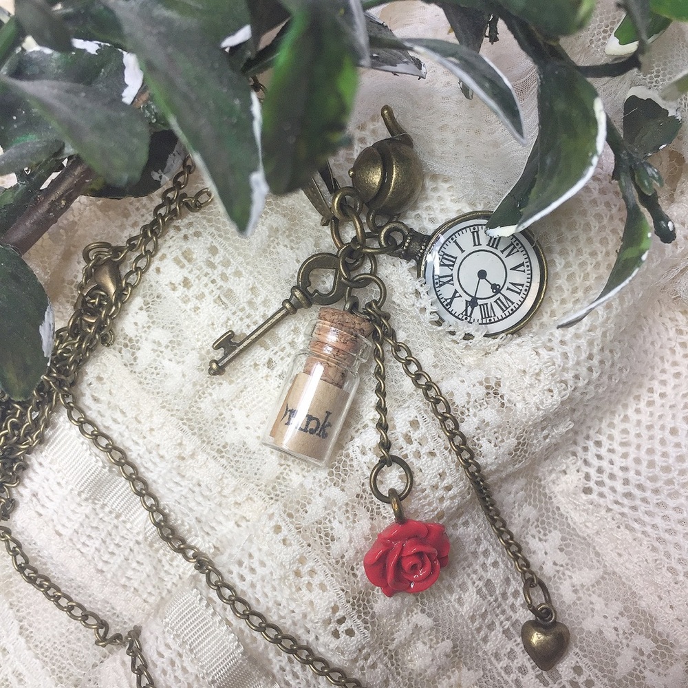 Last one! "Drink Me" necklace - Picture 2 of 4